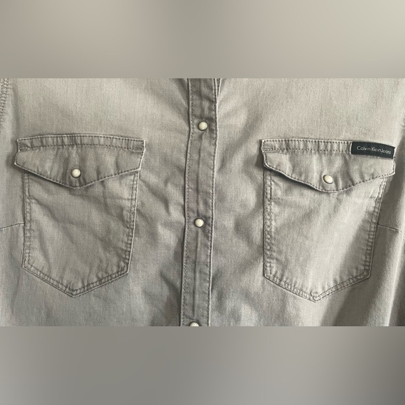 Calvin Klein Jeans Gray Long Sleeve Button Down Shirt. Pre-Owned. - Picture 6 of 13